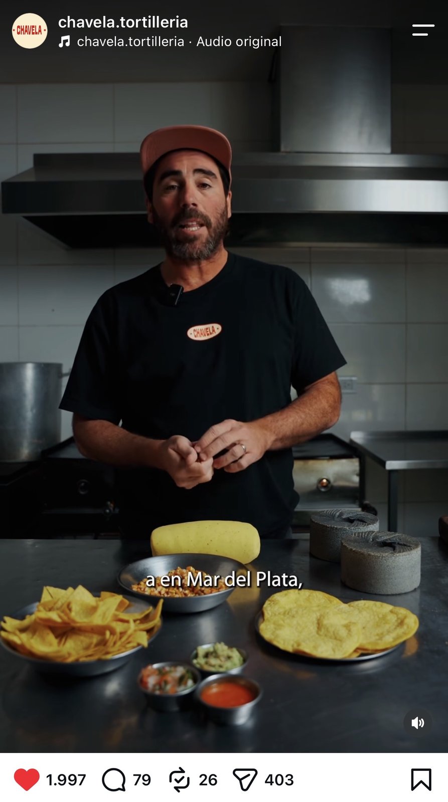 Reel de @chavela.tortilleria grabado en la cocina