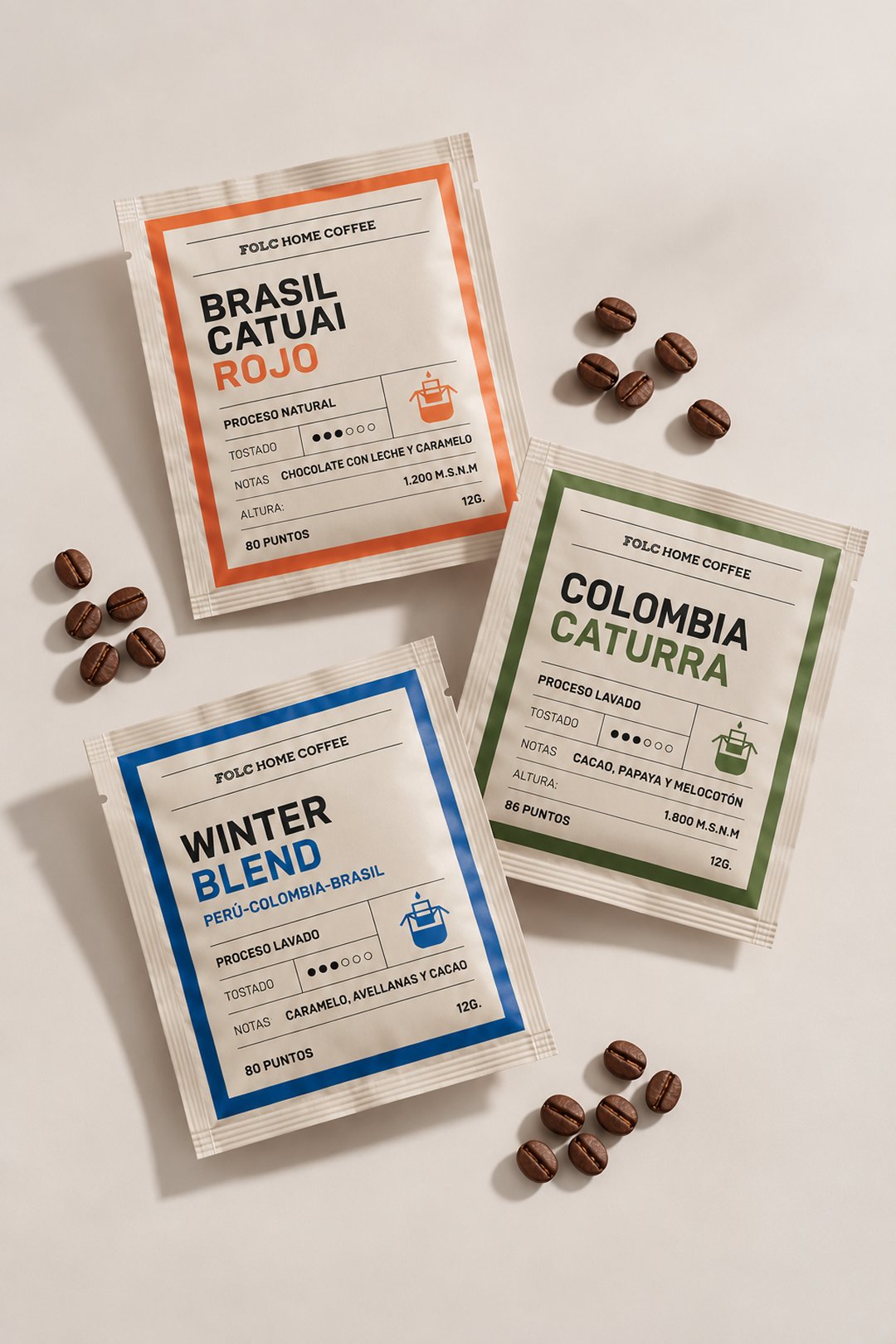 Los tres drip bags de FOLC Home Coffee con granos de café